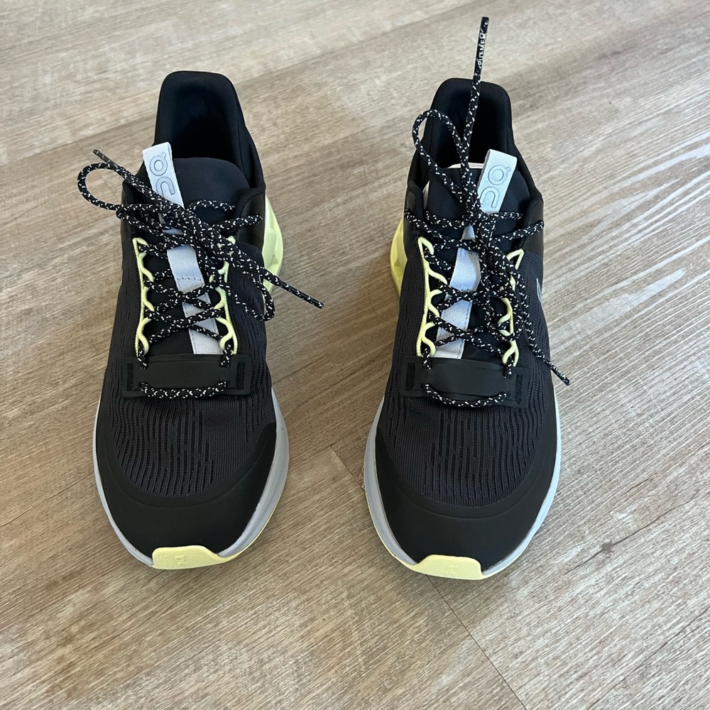 New On cloud running shoes- Cloudnova flux.